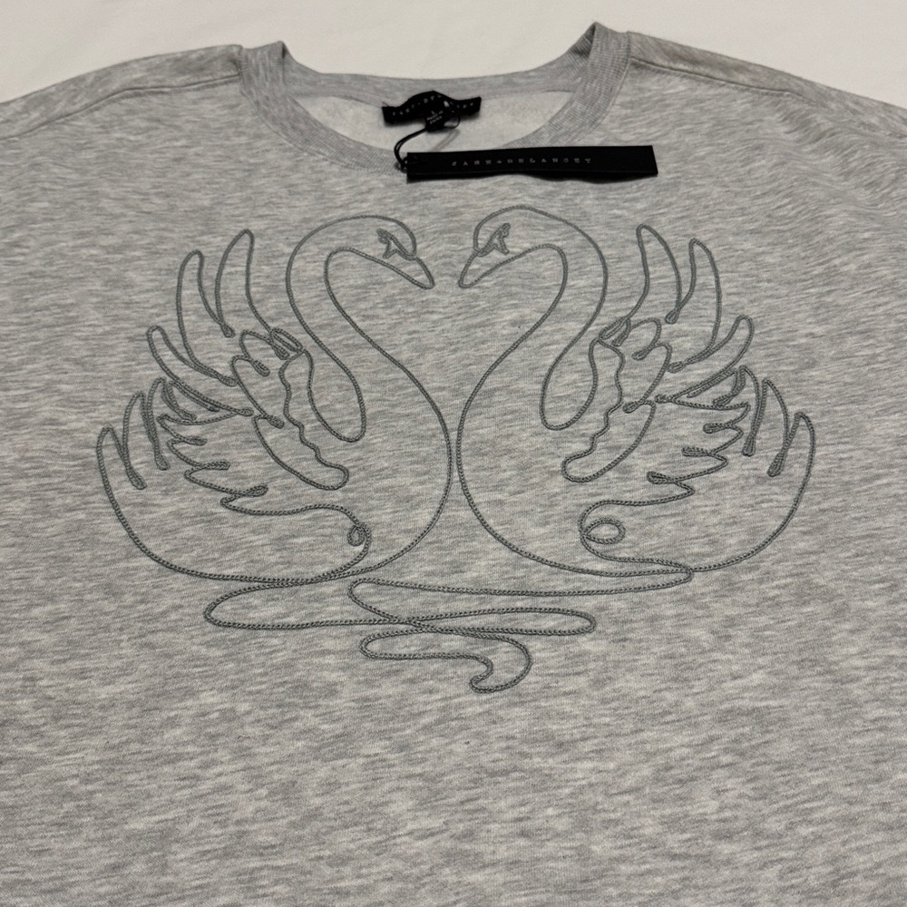 Jane&Delancey Embroidered Gray Swan Graphic Sweatshirt L NWT